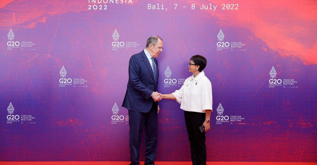 Indonesië dringt er bij de G20 op aan om de oorlog in Oekraïne te helpen beëindigen terwijl Lavrov naar Rusland kijkt