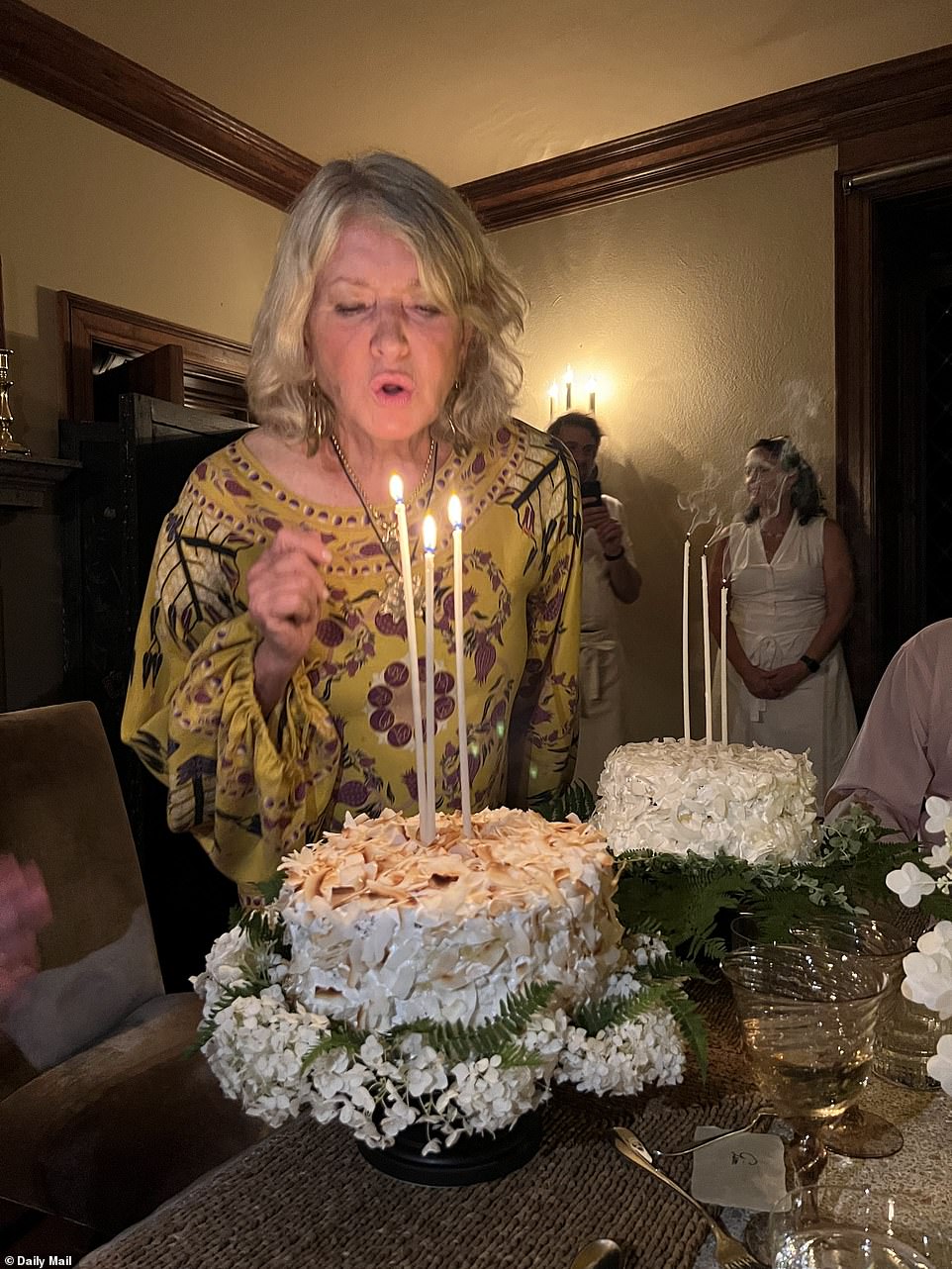 Kerstvieringen: Martha Stewart vierde haar 81ste verjaardag in haar huis in Seal Harbor, Maine met haar beste vrienden