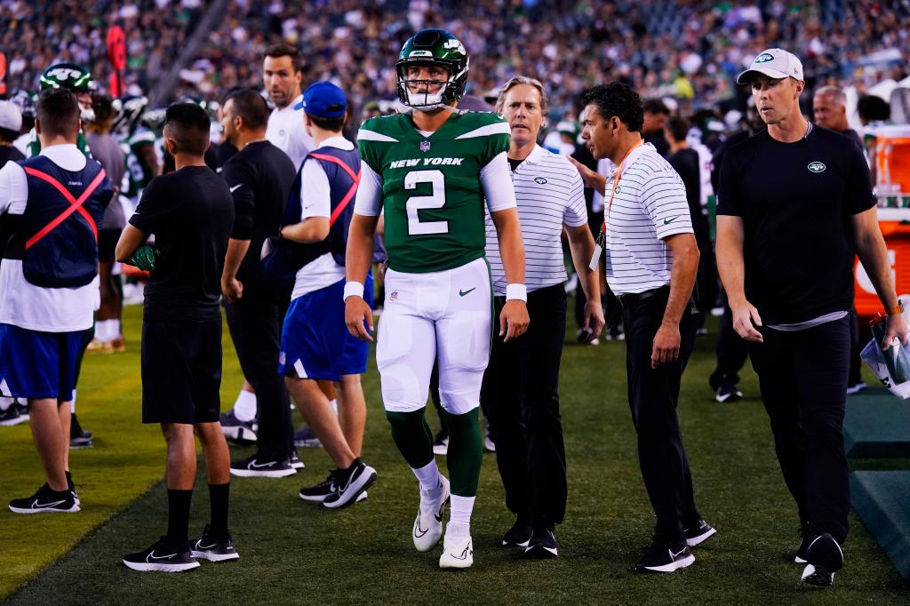 Zach Wilson is uit de eerste pre-season wedstrijd van de Jets met een blessure