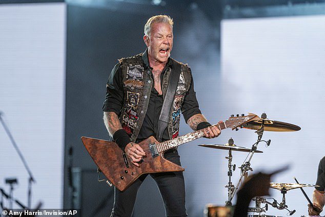ROCK: De ritmegitarist – die zich volledig heeft onthouden van alcohol sinds hij in 2002 nuchter werd – zegt dat de 48-jarige Fran hem heeft geholpen om met zijn woedeproblemen om te gaan.
