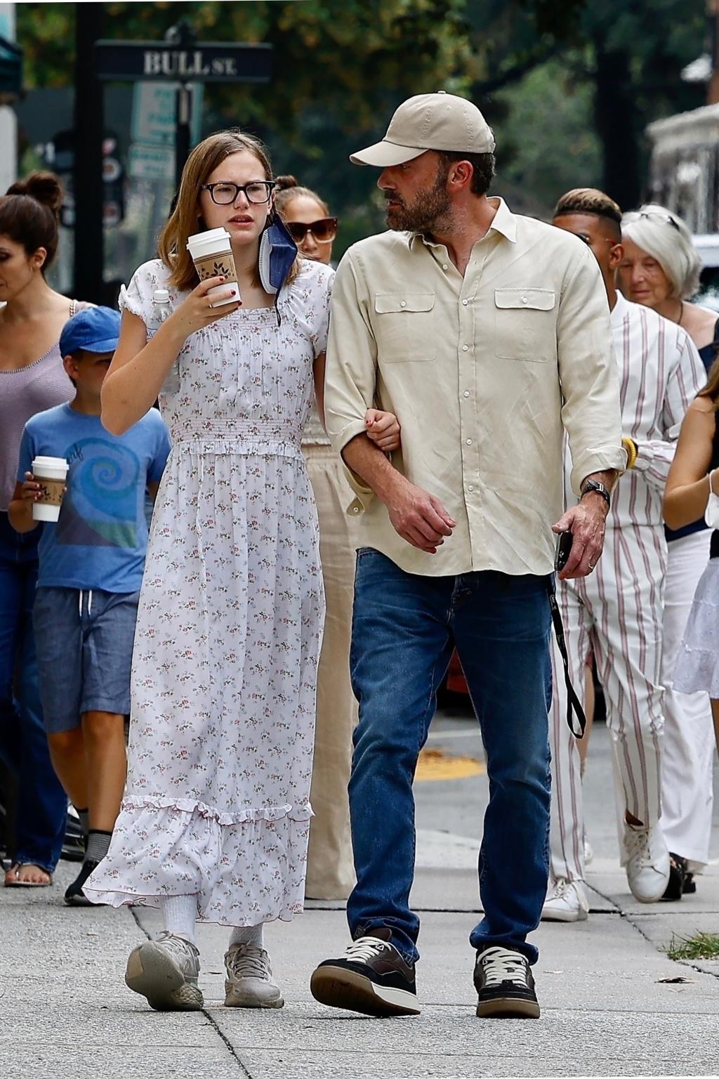 * PREMIUM-EXCLUSIEF * Ben Affleck en Jennifer Lopez gaan winkelen in Savannah