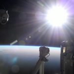 De SpaceX Dragon-vrachtcapsule verlaat het ruimtestation op zijn terugreis naar de aarde