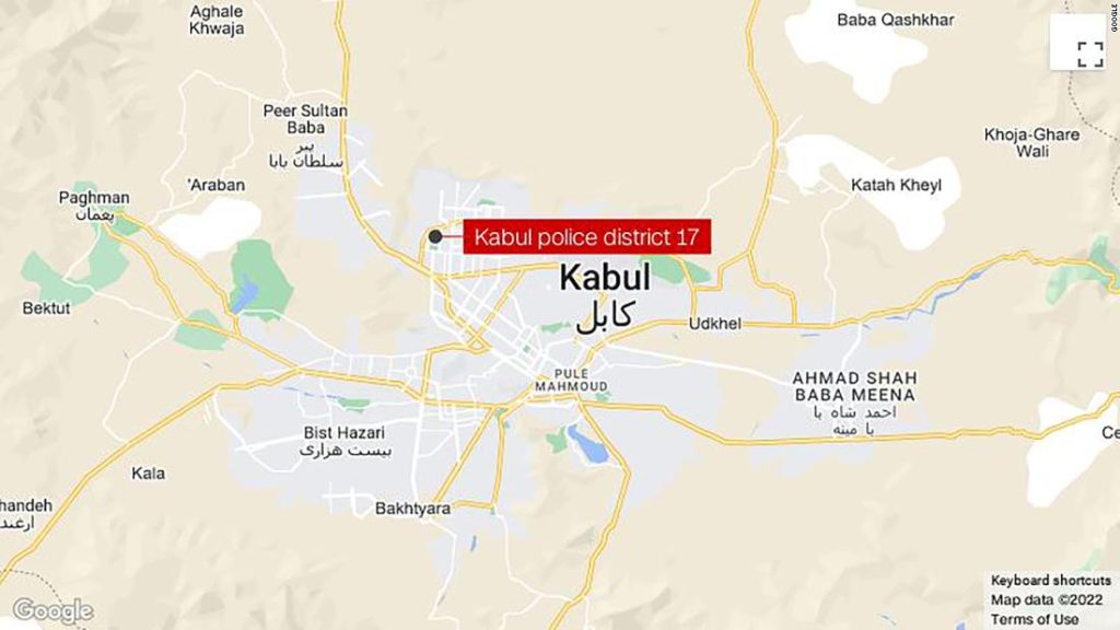 KABUL - Een dodelijke explosie in een moskee in de Afghaanse hoofdstad heeft 21 mensen het leven gekost, zei de Afghaanse politie