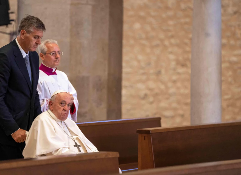 Kardinalen van de katholieke kerk in het Vaticaan ontmoetten paus Franciscus