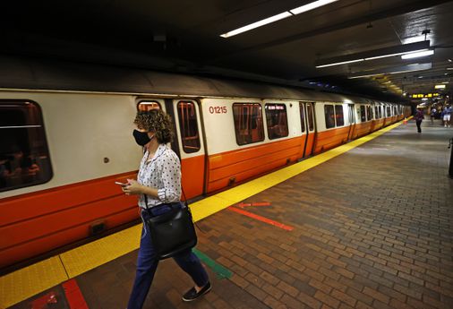 MBTA zei dat het overweegt de oranje lijn voor 30 dagen te sluiten voor onderhoud