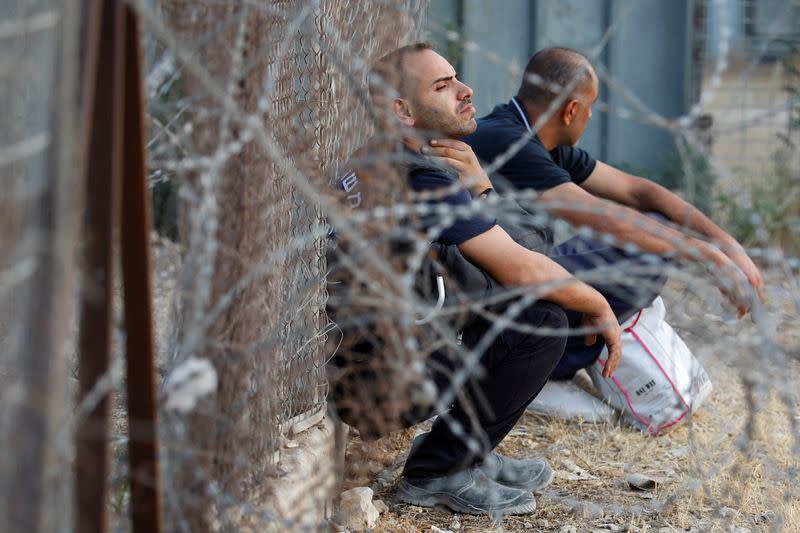 Palestijnen die in Israël werken, gaan in staking om te protesteren tegen de vraag naar bankrekeningen