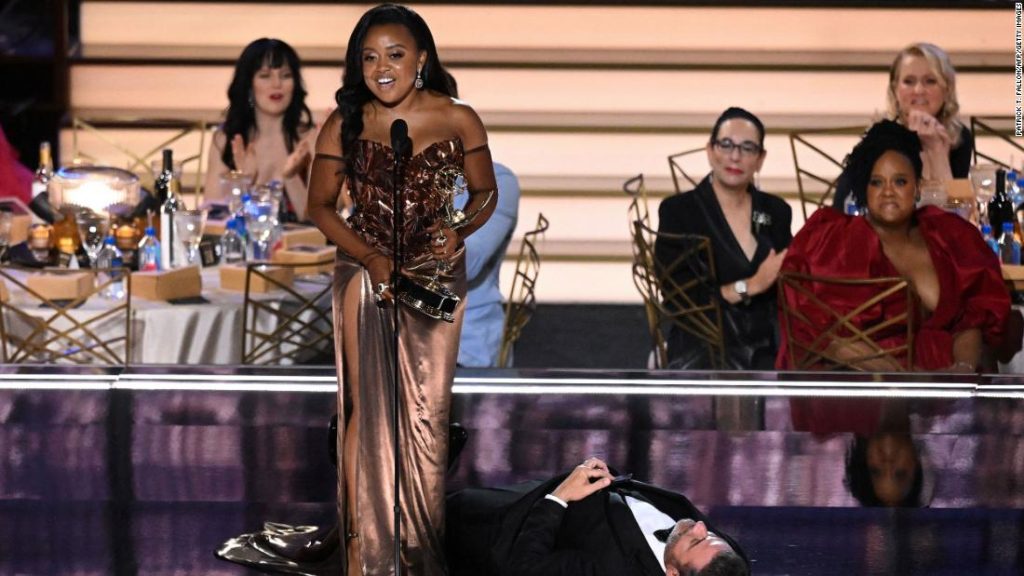 Quinta Bronson moest Jimmy Kimmel overslaan om de Emmy te accepteren