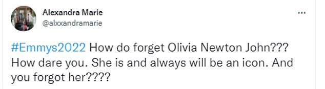 Als reactie op de minachting twitterde een fan: 'Hoe vergeet je Olivia Newton-John?  hoe durf je.  Ze is en blijft een icoon.  En je bent het vergeten?