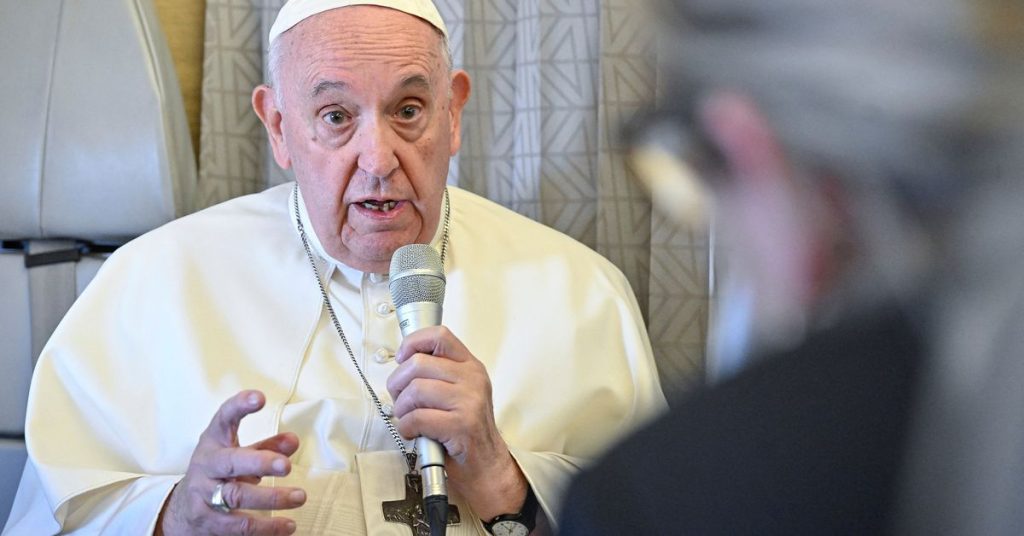 Paus zegt dat het leveren van wapens aan Oekraïne moreel acceptabel is voor zelfverdediging