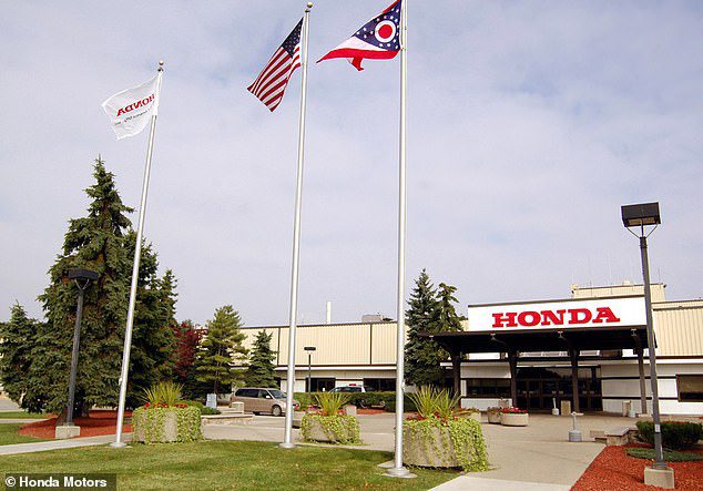 De terugtocht van de autofabrikant kwam dinsdag, toen een memo werd gestuurd naar werknemers van de Marysville Honda Motors Co.-fabriek in het centrum van Ohio (foto) met het verzoek het geld terug te geven voor overtollige bonussen.  De fabriek biedt momenteel werk aan duizenden arbeiders