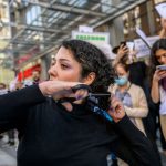 Waarom knippen Iraanse vrouwen hun haar?