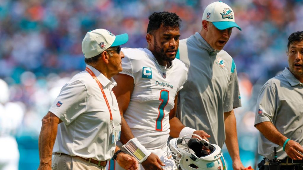 Coach Mike McDaniel zegt dat Miami Dolphins QB Tua Tagovailoa geen hersenschuddingprotocol heeft