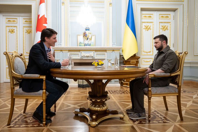 De Oekraïense Zelensky zegt dat hij de Canadese Trudeau heeft gevraagd om te helpen bij het opruimen van landmijnen