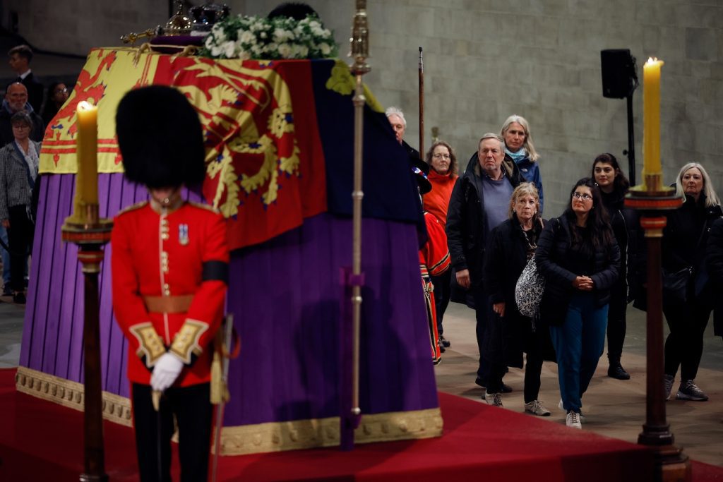 Koninklijke doodskisten, zoals die van koningin Elizabeth, zijn bekleed met lood.  Dit is waarom
