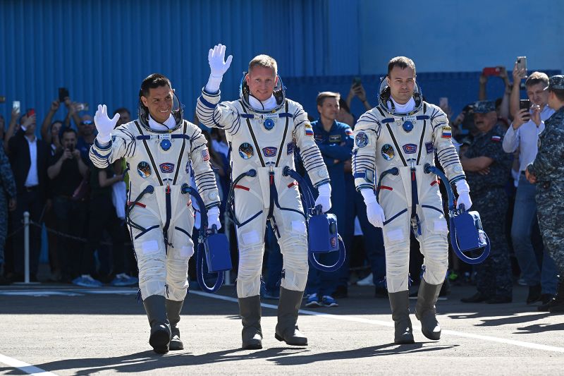 NASA-astronaut, Russische kosmonauten schieten de ruimte in