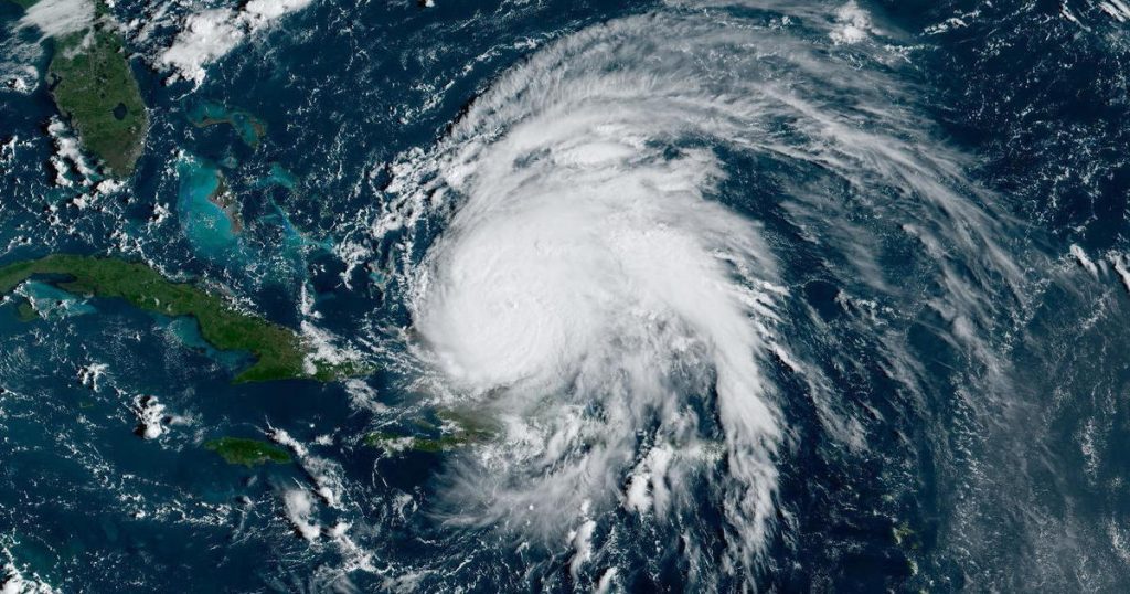 Orkaan Fiona treft de Turks- en Caicoseilanden als een 'levensbedreigende' categorie 3 storm