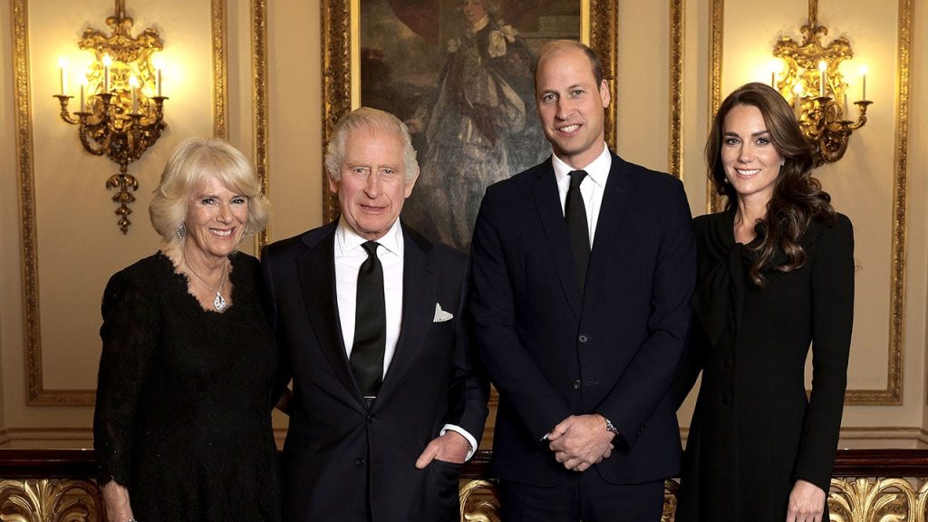 Buckingham Palace heeft een nieuwe foto vrijgegeven van koning Charles III, Camilla, William en Kate