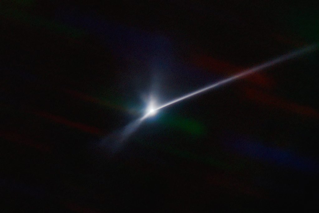Enorm spoor van puin van de botsing van DART met de asteroïde Demorphos vastgelegd door de SOAR-telescoop