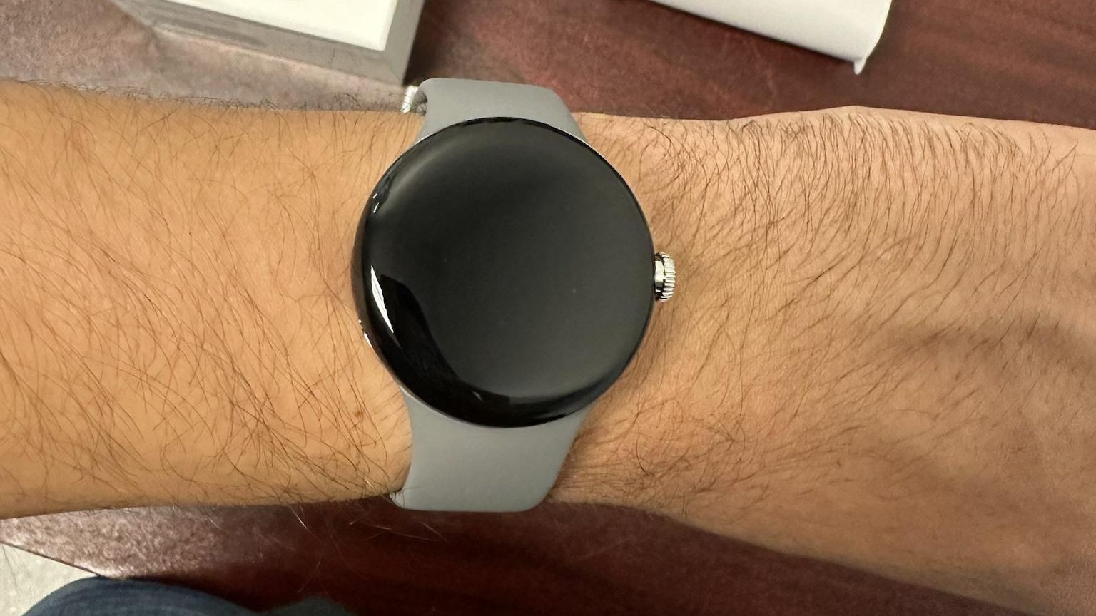 Een pre-releasedump van wat lijkt op een Google Pixel Watch