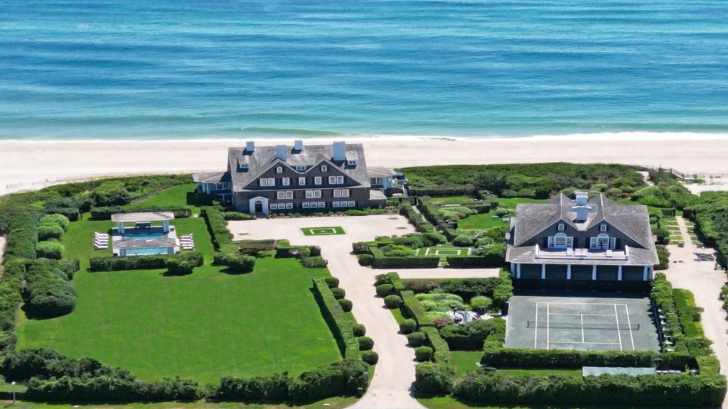 In een zomerhuis in Hamptons te koop voor $ 150 miljoen