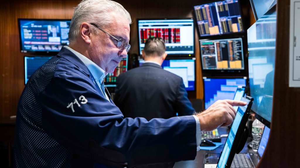 Dow Jones steeg 500 punten toen handelaren sterker dan verwachte economische groeicijfers in de VS juichten