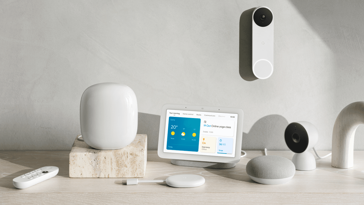 Nest Wifi Pro naast andere smarthome-apparaten van Google
