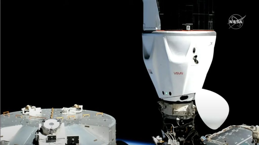 Kijk hoe SpaceX's Crew-4-astronauten het ruimtestation vrijdag verlaten na een vertraging