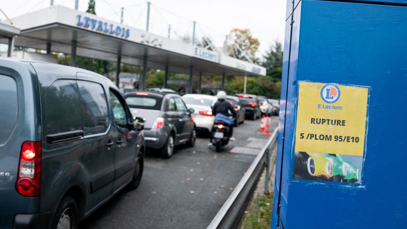 Ongeveer 1 op de 3 Franse benzinestations heeft minstens één brandstof