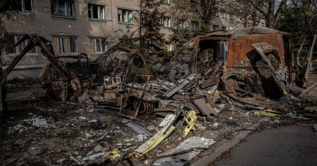 Poetin roept staat van beleg uit in geannexeerd Oekraïne terwijl burgers evacueren