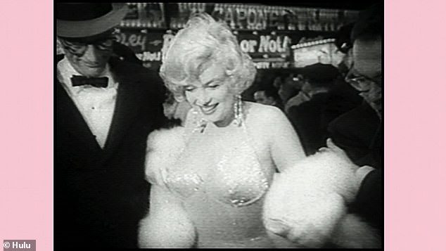 Marilyn: Ik ben een beetje nerveus, sommige mensen zullen haten en worden als: Hoe durf je te denken dat ze gewoon Marilyns jurk zou kunnen dragen, en dat begrijp ik,' zegt Kim.