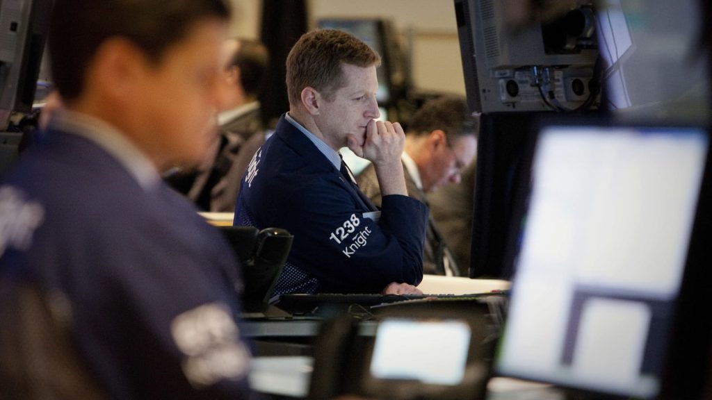 De Dow daalde 200 punten doordat stijgende rendementen de angst voor een recessie aanwakkerden