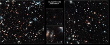 Twee sterrenvelden met positioneringsvakken die de sterrenstelsels tonen, met versleepbare vergrote afbeeldingen van de sterrenstelsels zelf in het midden