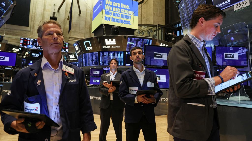 Dow-futures dalen terwijl beleggers wachten op tussentijdse verkiezingen en inflatierapport