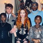 Madonna deelt zeldzame familiefoto’s met alle zes de kinderen op Thanksgiving