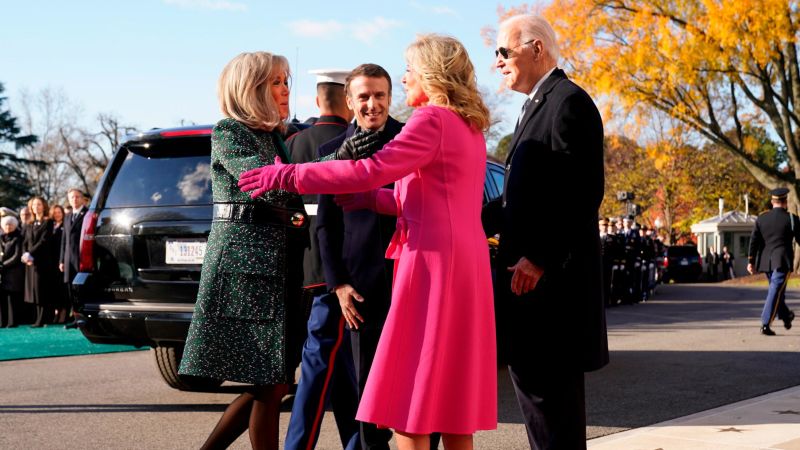 Macron arriveert bij het Witte Huis tijdens het eerste staatsbezoek van de regering Biden