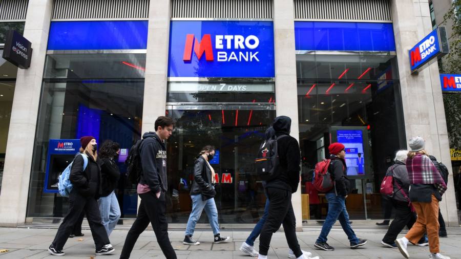 Live nieuws: FCA legt Metro Bank een boete op wegens misleiding van beleggers
