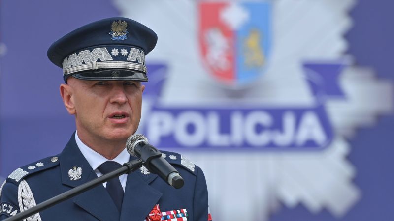 Een explosief geschenk stuurt de Poolse politiechef naar het ziekenhuis na een bezoek aan Oekraïne