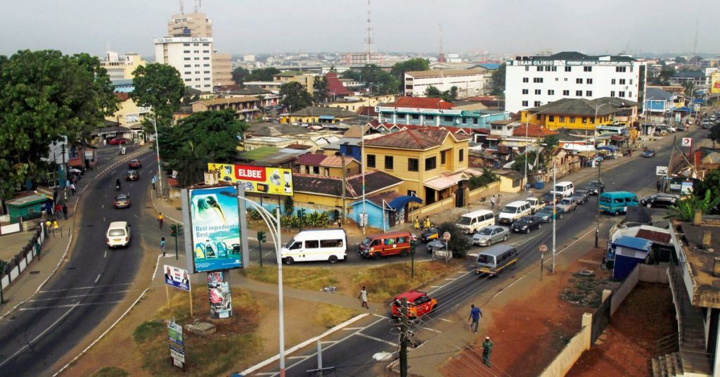 Ghana betaalt de meeste buitenlandse schulden niet terwijl de economische crisis verergert